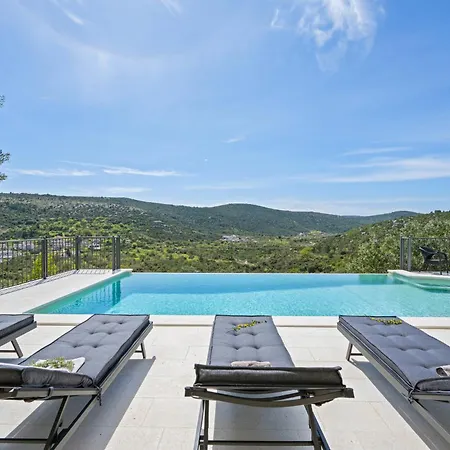 فيلة Antoine *
